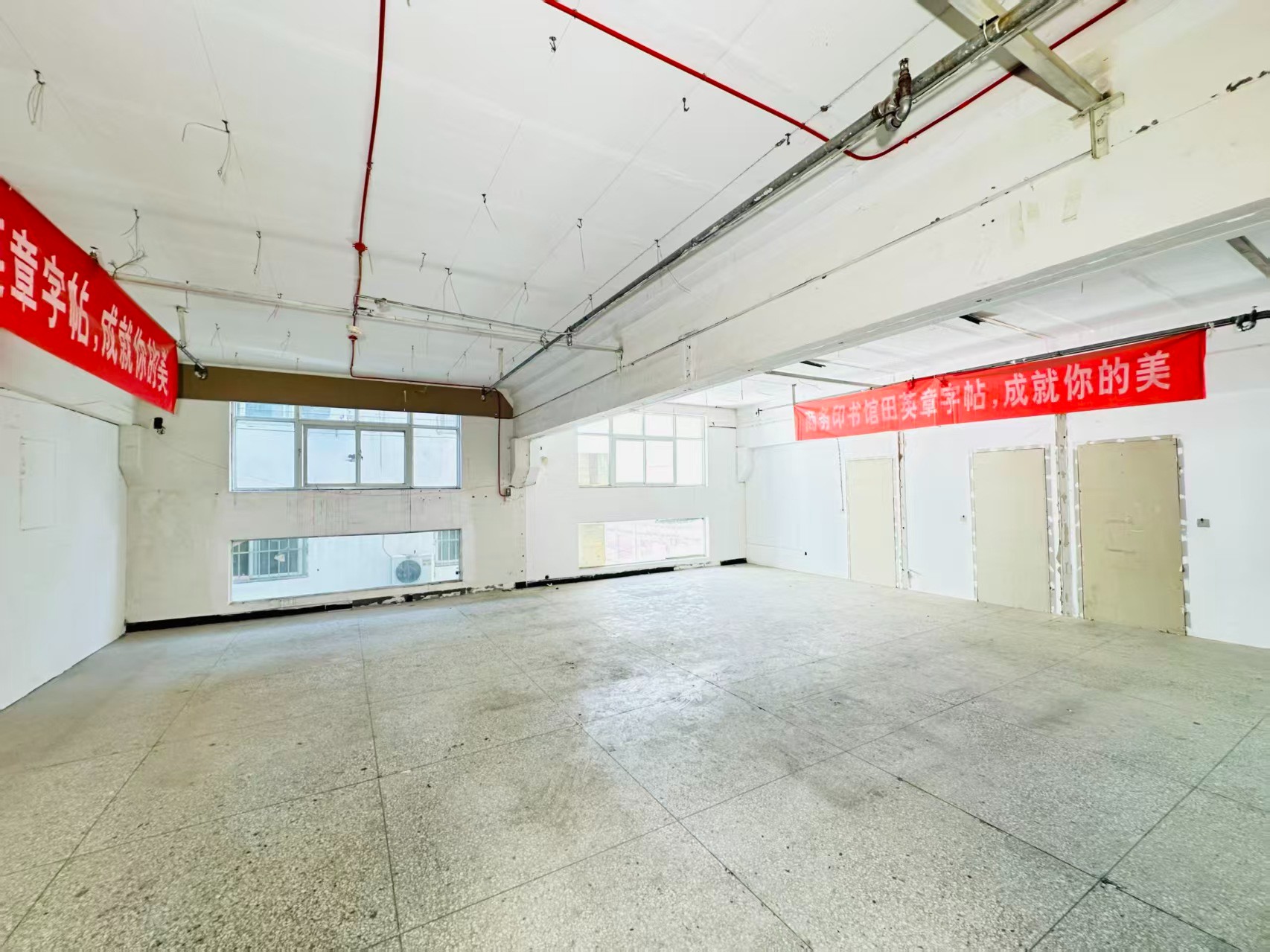 牡丹大道重点吸引人工智能应用、数字经济、电商直播、智能制造服务、软件开发、科技创新企业及创业团队入驻